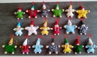 18 Christmas elves