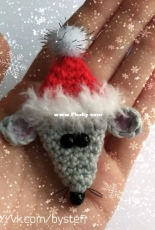ByStefi - Stefania Plakhota -  Christmas Mouse Brooch - Russian - Free
