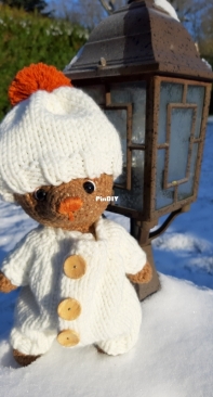 little teddy bear in the snow