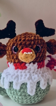 Yarnsmiths - Eden Crochets - Eden Elizabeth - Festive Reindeer - Free