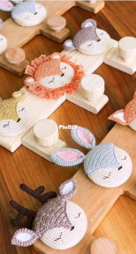 B Nurcan - Wooden Hanger - English - Spanish - Turkish