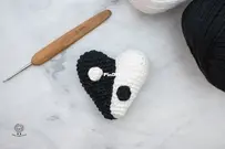 Little Crochet Farm - Ana Carolina Figueiredo - Yin Yang Heart - Free