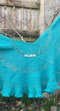 Nadine Dransfield - Jolly D Crescent Shawl -Free