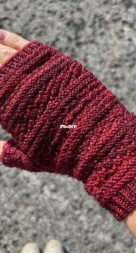 Gantelet by Chantal Aubut - French - Free