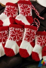 Tiny Christmas Stocking by Lara Neel / Crafty Living at Journal Gazette
