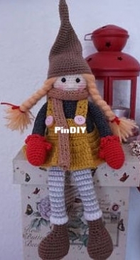 Suwannas Crafts Room - Suwanna Kirch - Christmas Doll