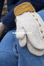 Alveary Mittens By Anna Radchenko