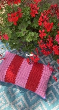 Gek op Haken - Kitty van Gulik - Wide Stripes Cushion - Brede Strepenkussen - Dutch - Free