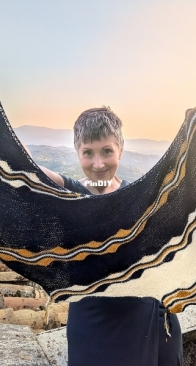 Battigia Shawl by Paola Albergamo - English, Italian