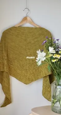 Morgan Shawl by Lucía Ruíz de Aguirre - Spanish