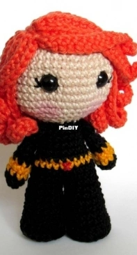 Crochelandia - Rose Nogueira - Toy Art Black Widow - Toy Art Viúva Negra - Portuguese