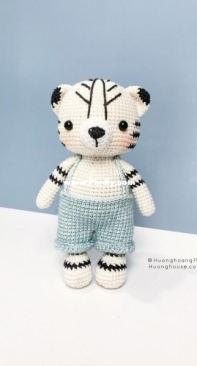 Designs by Huong Hoang - Petite Balcony - Toshicraft - Alexander - Hương Hoàng - Huong Chi - Tigo The Little White Tiger - Tigo o pequeno tigre branco -  Portuguese -Translated