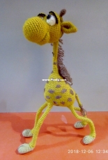 Giraffe in a hat