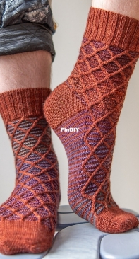 Stephen West - Cabled Trellis Socks - English