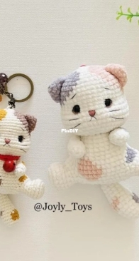 Joyly Toys - Yaowalux Srisanga - Calico Cat - English