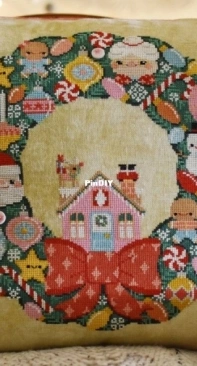 The Frosted Pumpkin Stitchery - Christmas Wreath - XSD