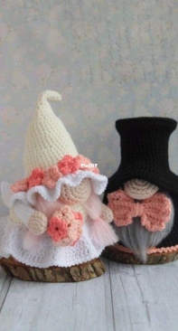 Pam Pino Design - Nazeli Mkrtchyan-Tadevosyan - Wedding Gnomes - Gnomi sposini - Italian - Translated
