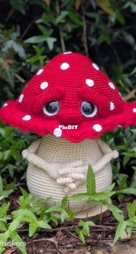 Cottontail and Whiskers - Bea King - Winston Mushroom - ENGLISH