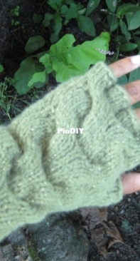 Gentle Breeze Gloves by Zoë Scheffy-Free