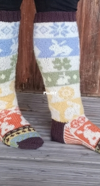 Jäniksen vuosi Knee-highs by Anu Vehkomäki-English,Finnish-Free