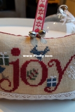 Joy van Rovaris uit Just Cross Stitch Ornaments 2018