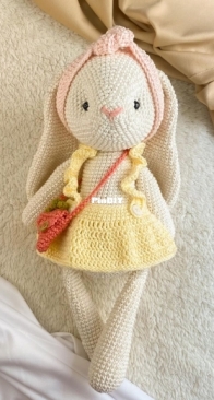 O Mundo Vitória - Vitória Souza Ribeiro - Bunny Lola - Coelha Lola - Portuguese