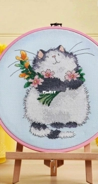 Spring Cat Hoop by Margaret Sherry from The World of Cross Stitching 356 PCS + XSD