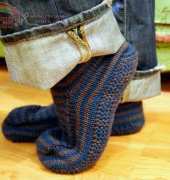 Hüttenschuhe/House Slippers by Andrea Mules/ Rosies Yarn Cellar-Free