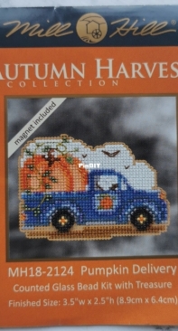 Mill Hill Autumn Harvest Collection MH18-2124 Pumpkin Delivery