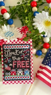 Stitching with the Housewives - Tiered Tray Tidbits - Land of the Free