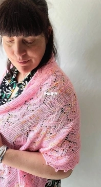 Carver  Shawl by Nadia Crétin-Léchenne-English, French-Free