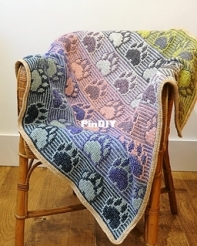 Sue Doran - Big Paws paw print pet blanket - English