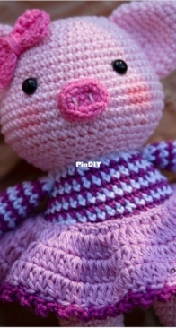 Meow amigurumi - Anh Le - Irish the Pig