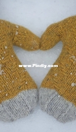 Lone Pine Mittens by Ellissa Gilbert