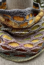 Lozenge Cowl by Peg Mayor-Free