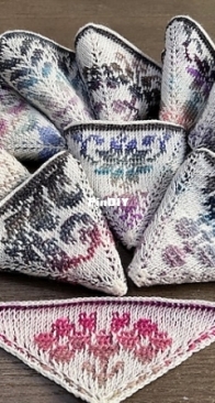 Cozy Lil Designs - MJ Blanco - Triangle Afghan Block - Free