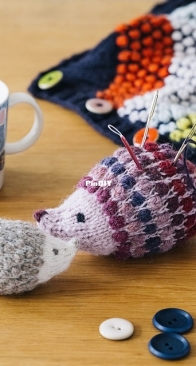 Scrap Yarn Hedgehog by Midori Hirose
