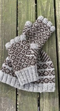 Twillish Fingerless Gloves - Settlers Grove Designs