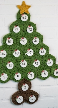 Winding Road Crochet - Lindsey Dale - Christmas Tree Advent Calendar  - Free