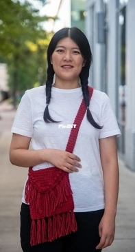 KnitCrate Inspirations - Knitting with Chopsticks - Hortense Maskens - Annies Shoulder Bag