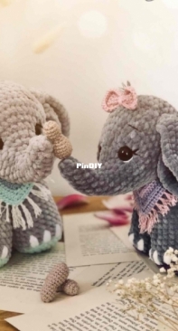 Nadelkunst Handmade by Anne - Annemarie Sichermann - Emil and Emmi the Elephants - Emil und Emmi die Elefanten - German