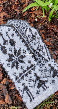 Festivalmittens  by Heidi Aas-Norwegian - Free