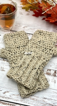 Through The Loop Yarn Craft -  Ashley Edmonds - Galloway Fingerless Gloves