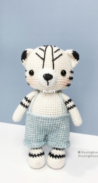 Designs by Huong Hoang - Petite Balcony - Toshicraft - Alexander - Hương Hoàng - Huong Chi - Tigo The Little White Tiger
