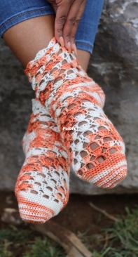 KnitCrate Inspirations - Clarisabeth Lopez Rodriguez - Under Glass Socks