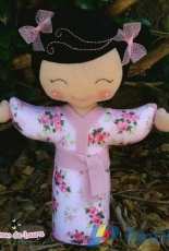 Mimos da Laura - Kokeshi - Soft Doll - Portuguese - Free