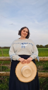 Magdalena sweater by Aleksandra Sołowianiuk