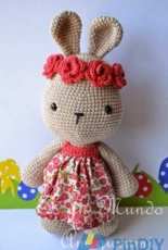 Es un Mundo Amigurumi - Sandra Droppelmann - Bunny with Flowers - Spanish - Free