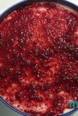 Cheesecake with strawberry jam