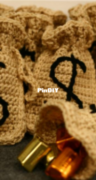 Cassie McSassy Craft - Cassie Kendall - Crochet Money Bag - Free